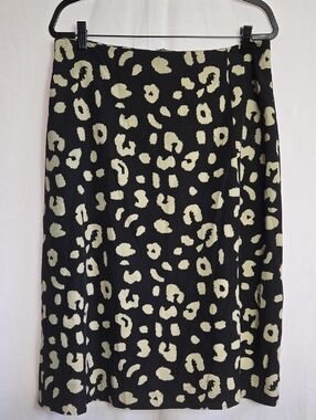 🖤5/$20🖤 Black and Cream Leopard Print Midi Skirt